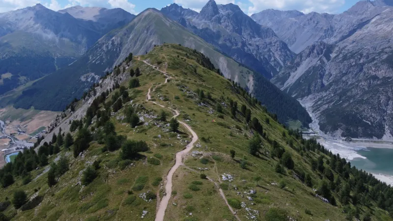 Il Bosco Come Lavagna: Come Entracque Insegna ai Suoi Ragazzi a Leggere la Montagna