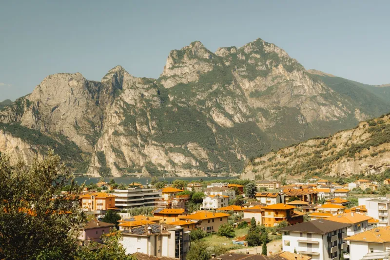 Piccole Botteghe, Grandi Visioni: Come Entracque Reinventa l'Economia di Montagna