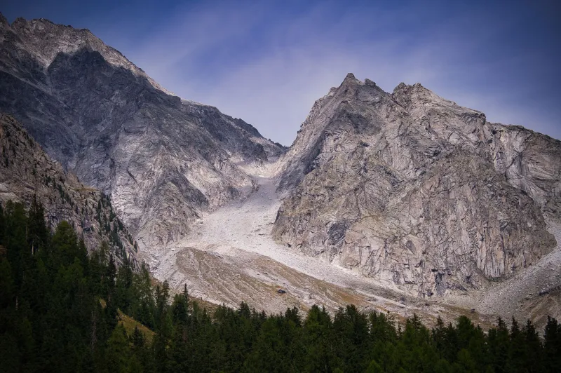 Spegnere il Telefono, Accendere la Testa: La Valle Gesso come Oasi dal Caos Digitale